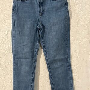 Levi's High Rise Women's Jeans in Denim Blue